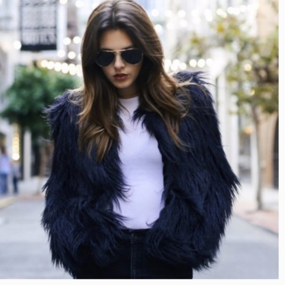 Ladakh x UO Margot Faux Fur Jacket/ BLOGGER FAVORI